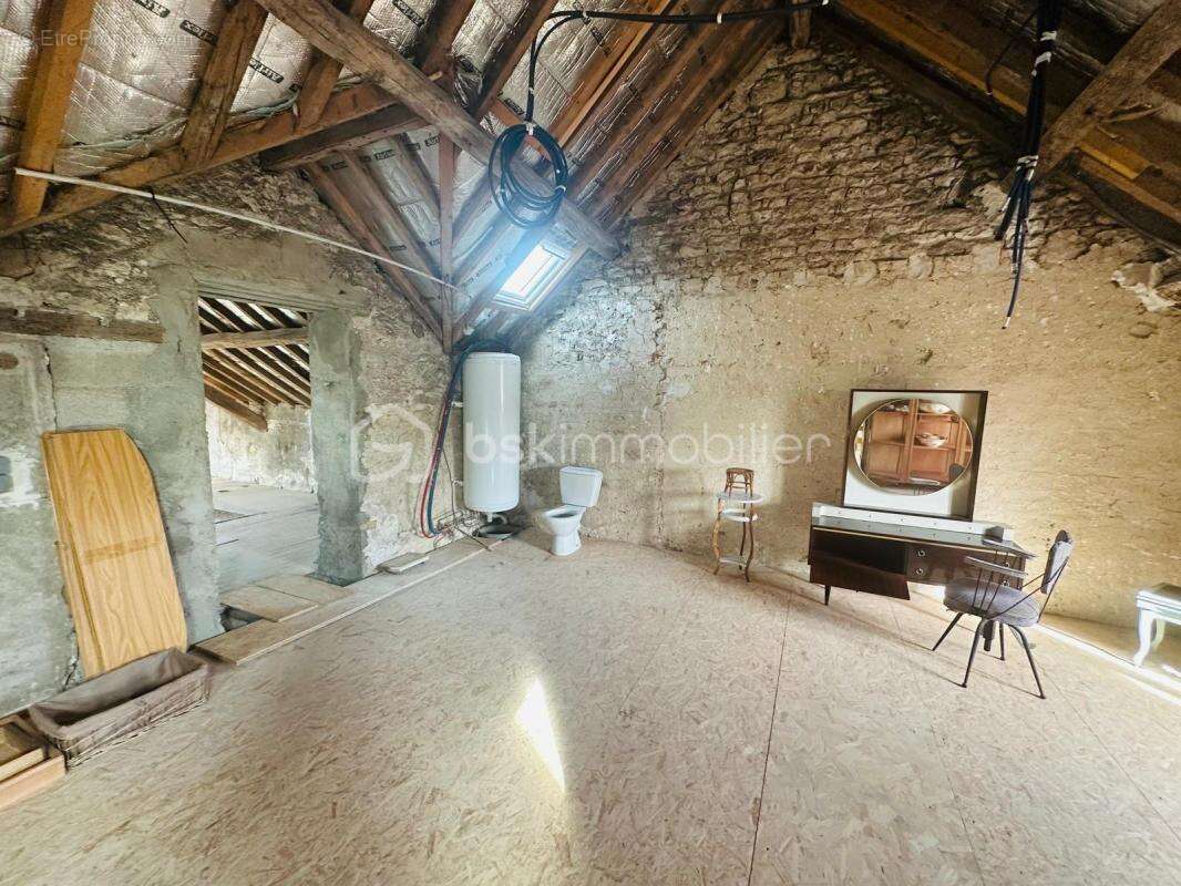 Charmante maison en pierre avec travaux et multiples possibilités - photo 10