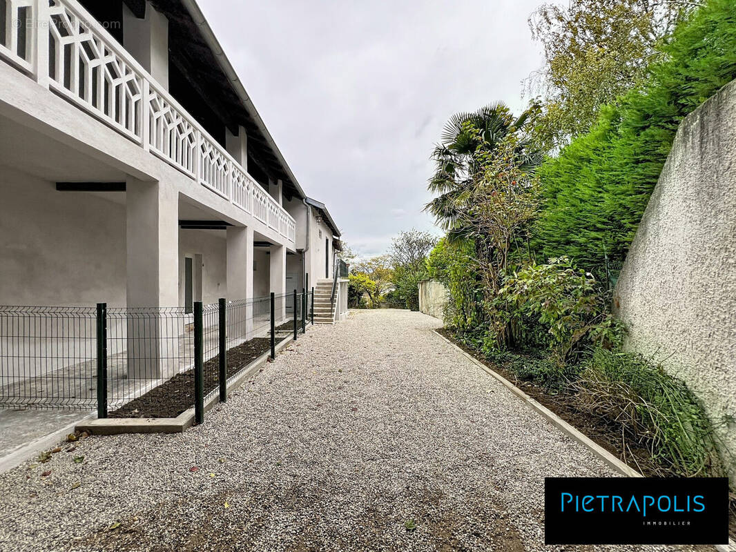 Appartement à GENAY