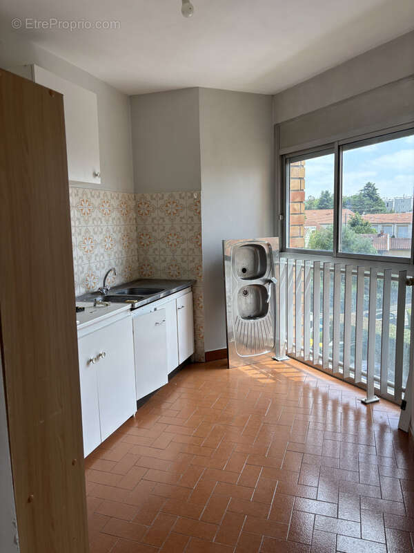 Toulouse pont des Demoiselles , appartement t1 bis 32,38 m2 avec terrasse dans parc arboré proche Canal du mid - photo 4