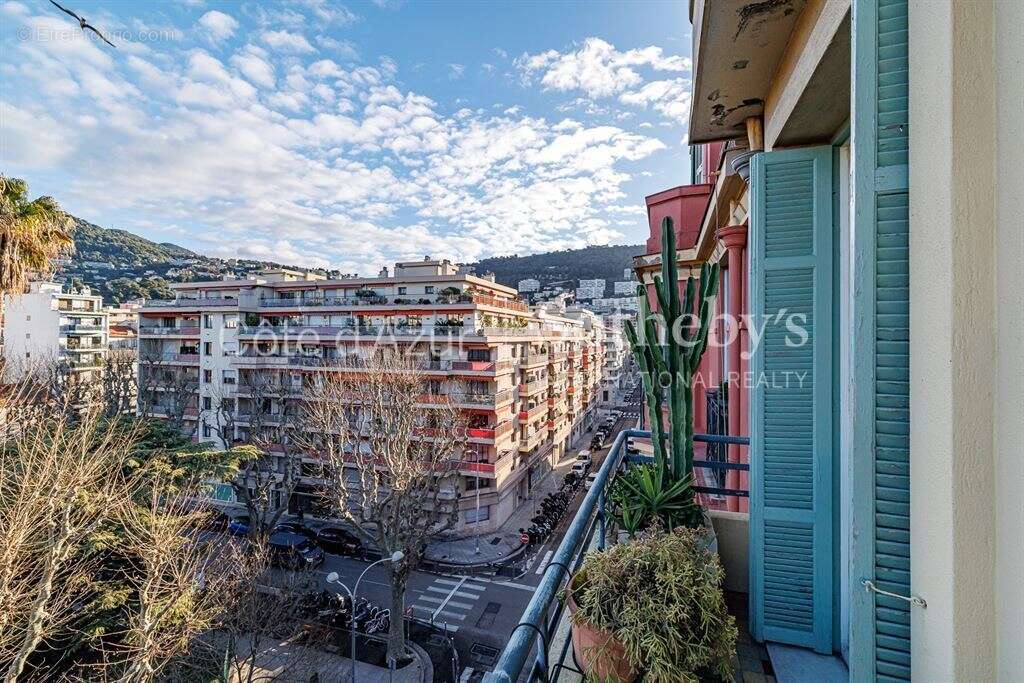 Nice Port, appartement de 90 m² en avant-dernier étage avec balcon et vue dégagée - photo 14