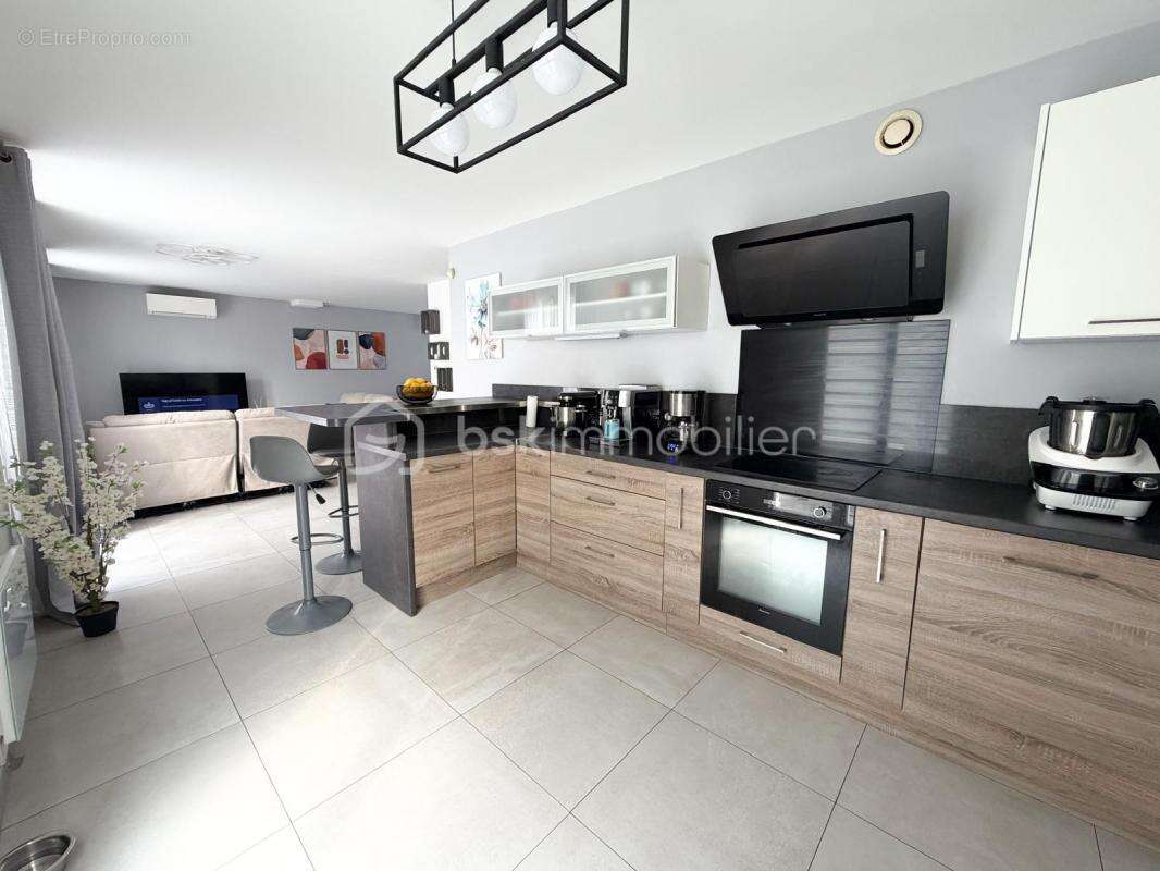 Maison à LE COUDRAY-MONTCEAUX