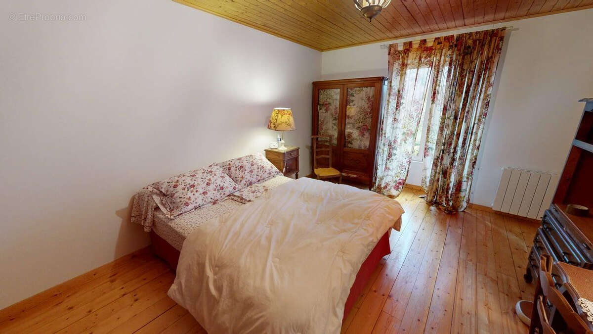 Maison à VEZERONCE-CURTIN