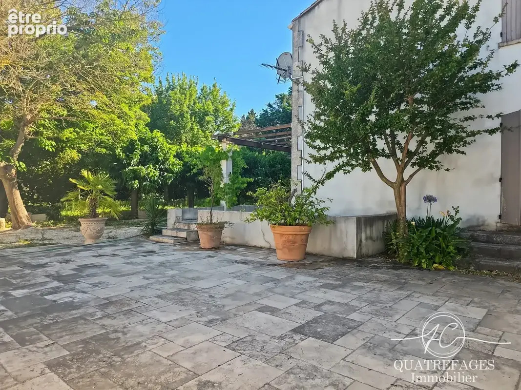 Villa dans un parc arboré exceptionnel avec piscine couverte. - photo 19