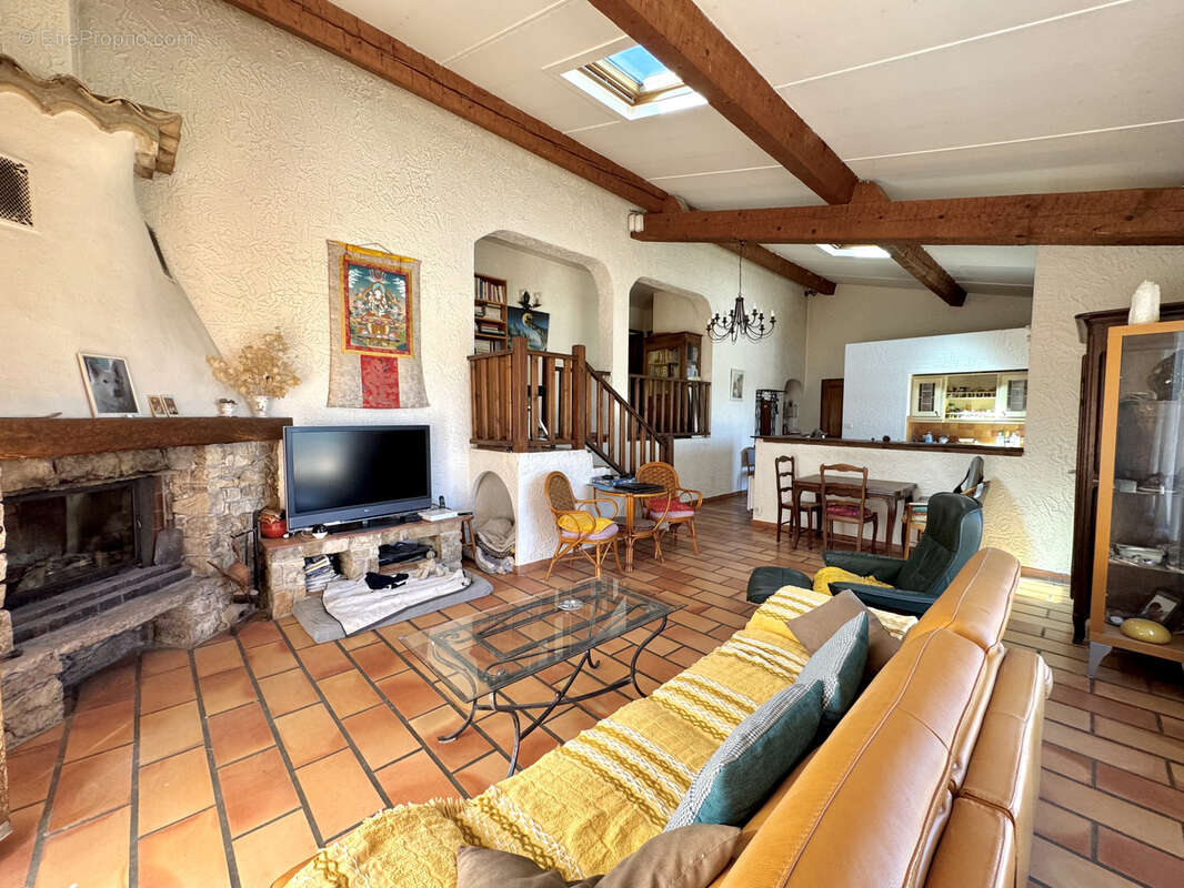 Maison à SOLLIES-TOUCAS