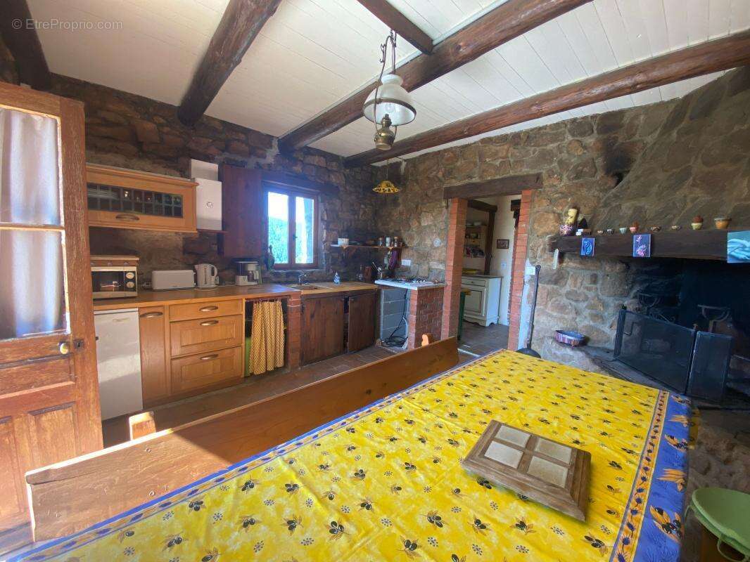 Maison à LABLACHERE