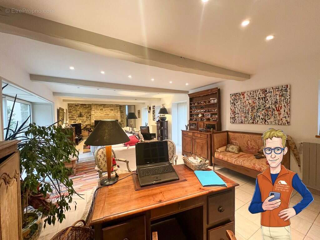 Maison à LA ROCHE-DERRIEN