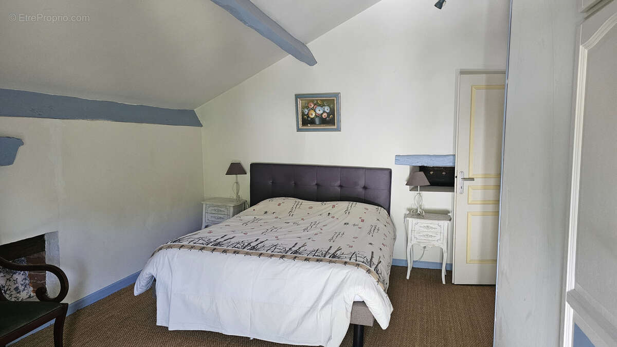 Maison à CREYSSENSAC-ET-PISSOT