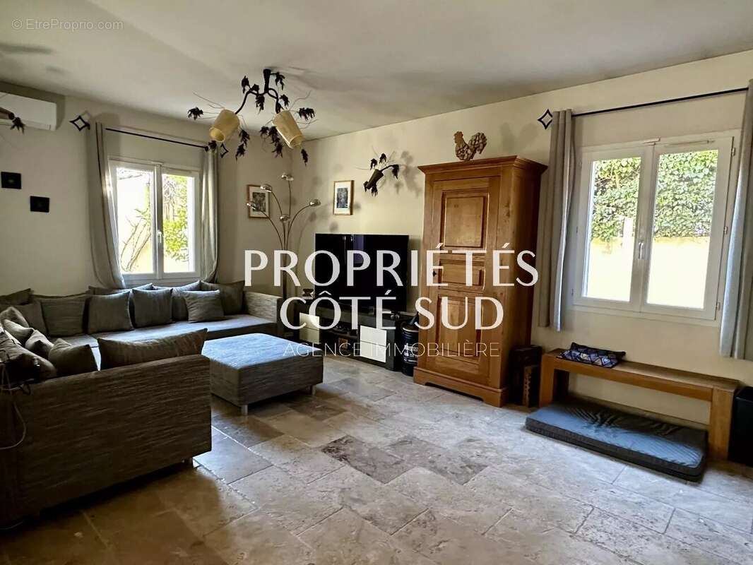 Maison à LAUDUN-L'ARDOISE