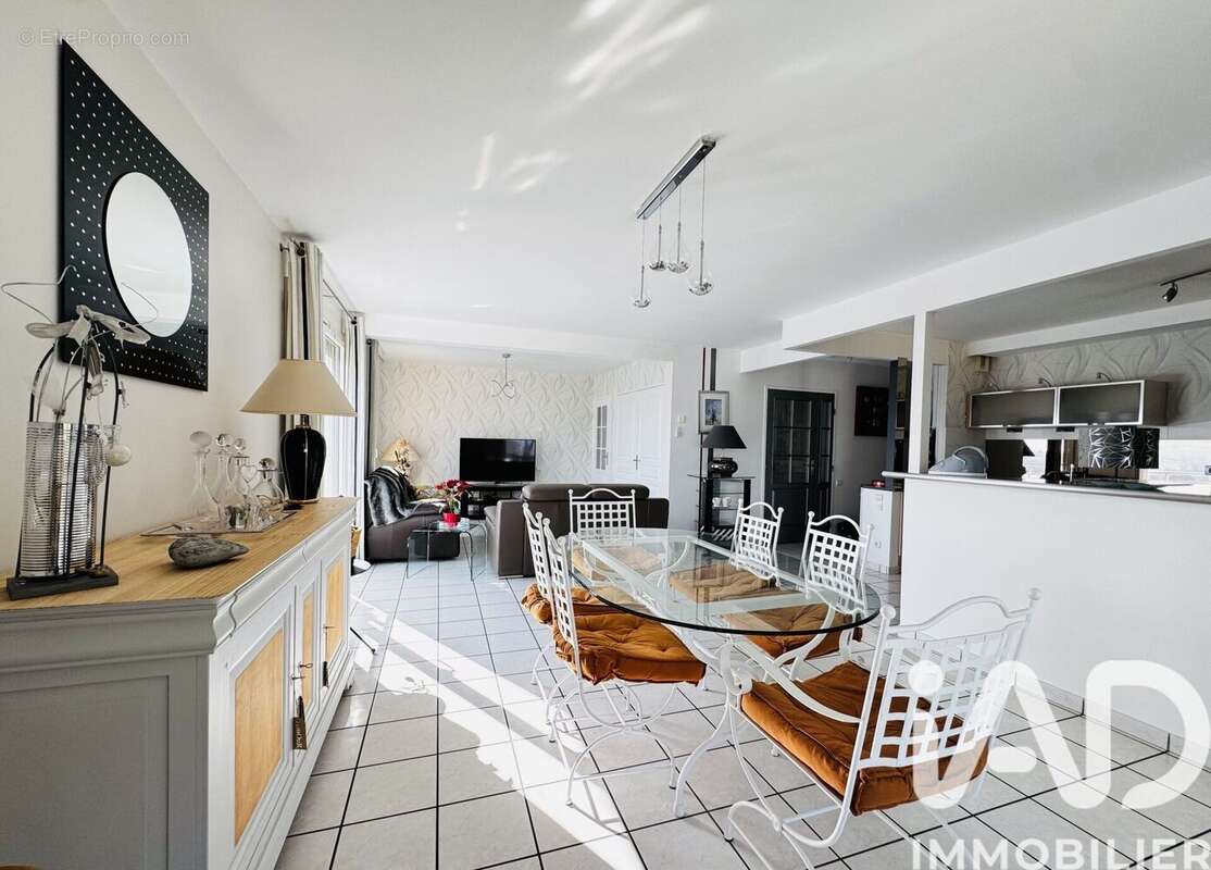 Photo 4 - Appartement à SAINT-PRIEST-EN-JAREZ