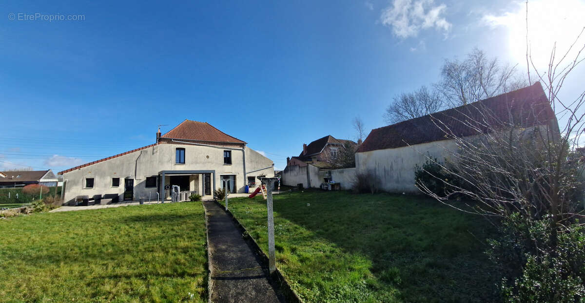 SEMI PLAIN PIED INDIVIDUEL rénové de 175 m2, 5 chambres voir+, garage et jardin sur Sailly Labourse - photo 2