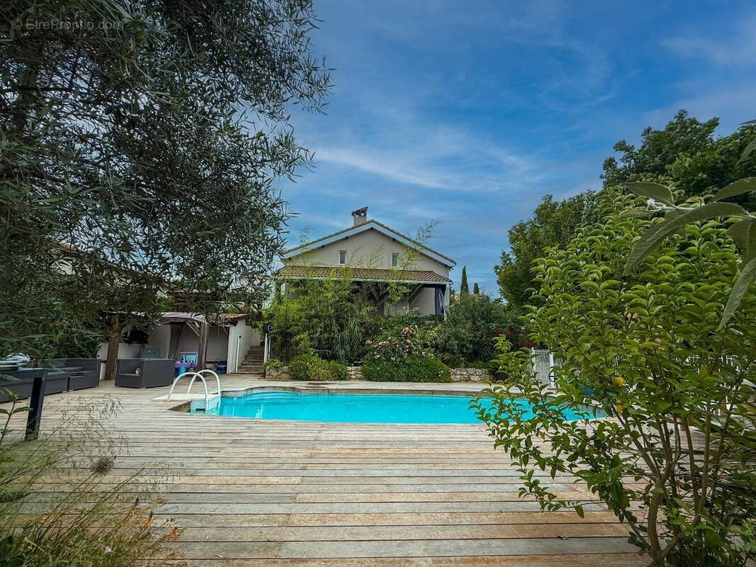 Maison à POUSSAN