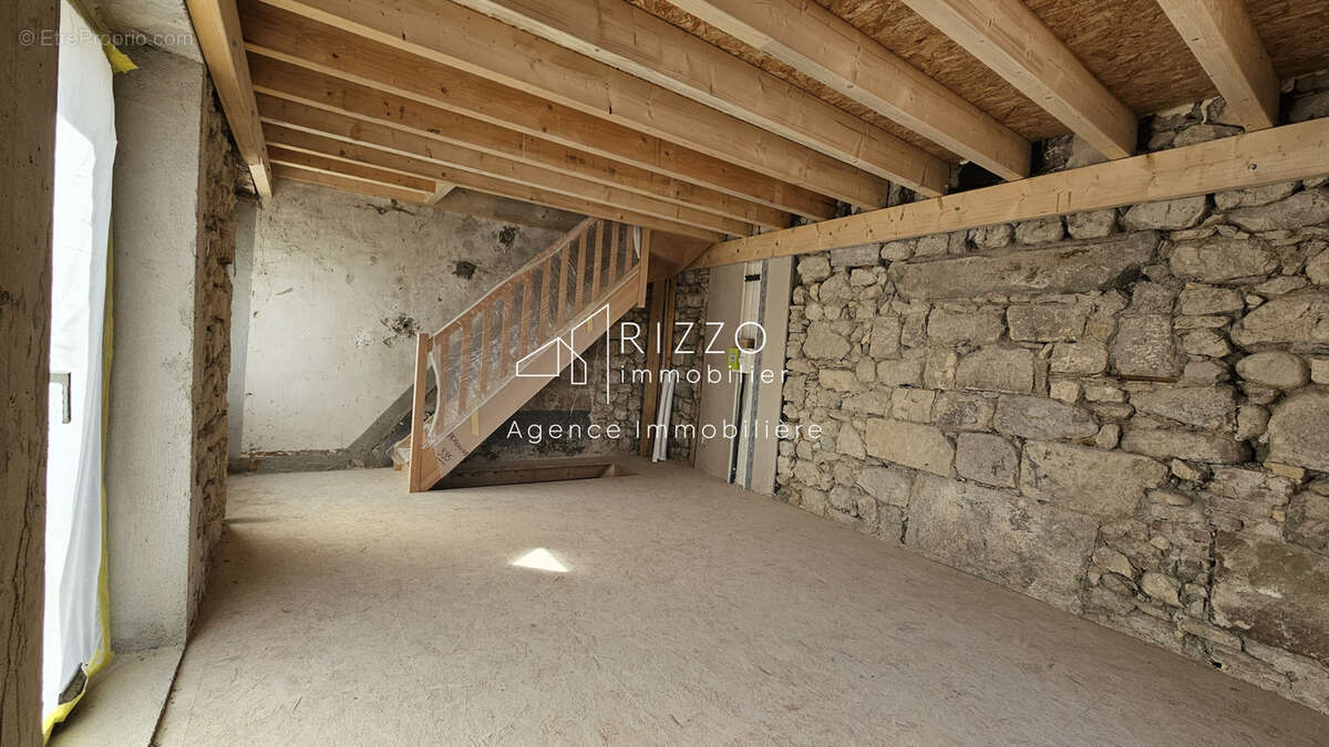 Maison à PERON