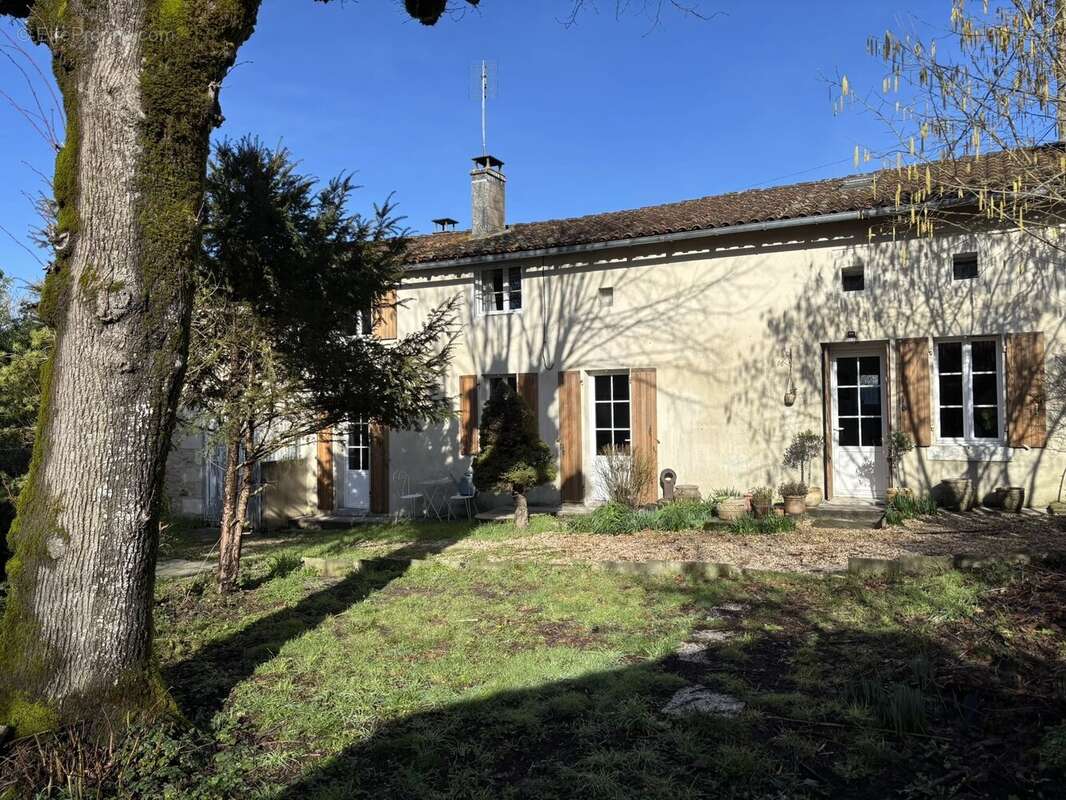 Maison à YVIERS