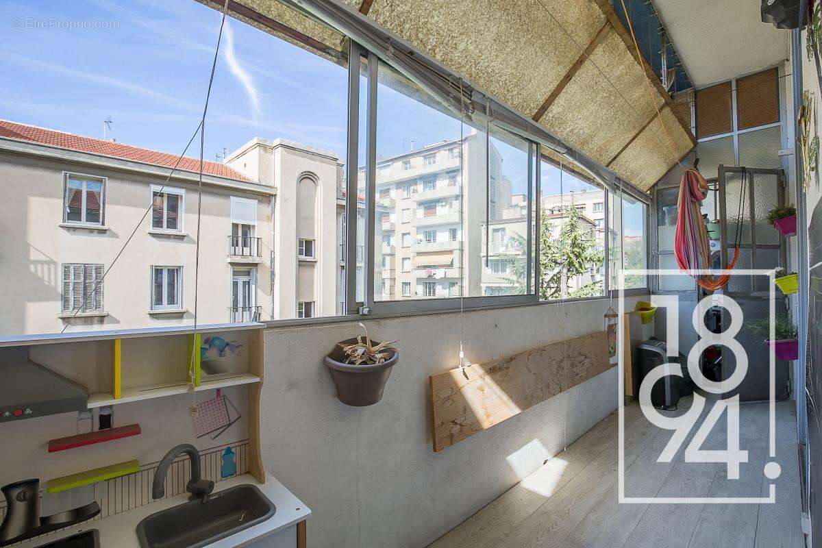 Appartement à MARSEILLE-5E