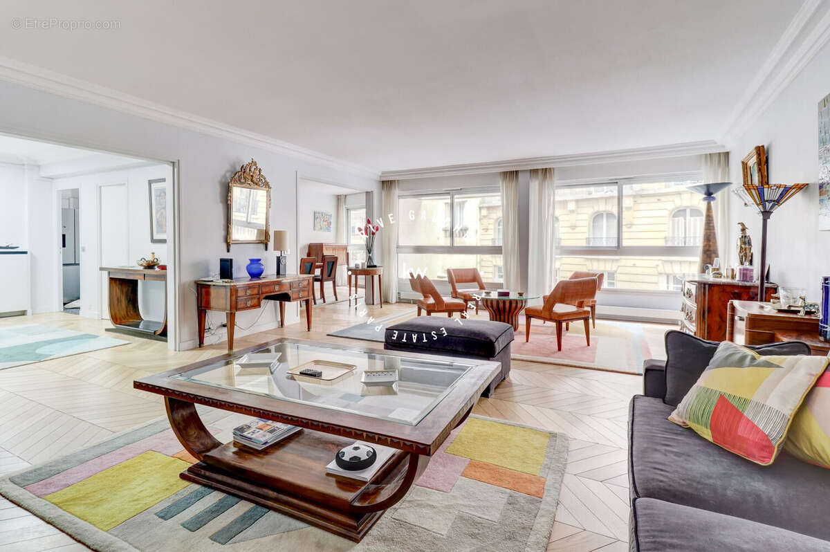 Appartement à PARIS-7E