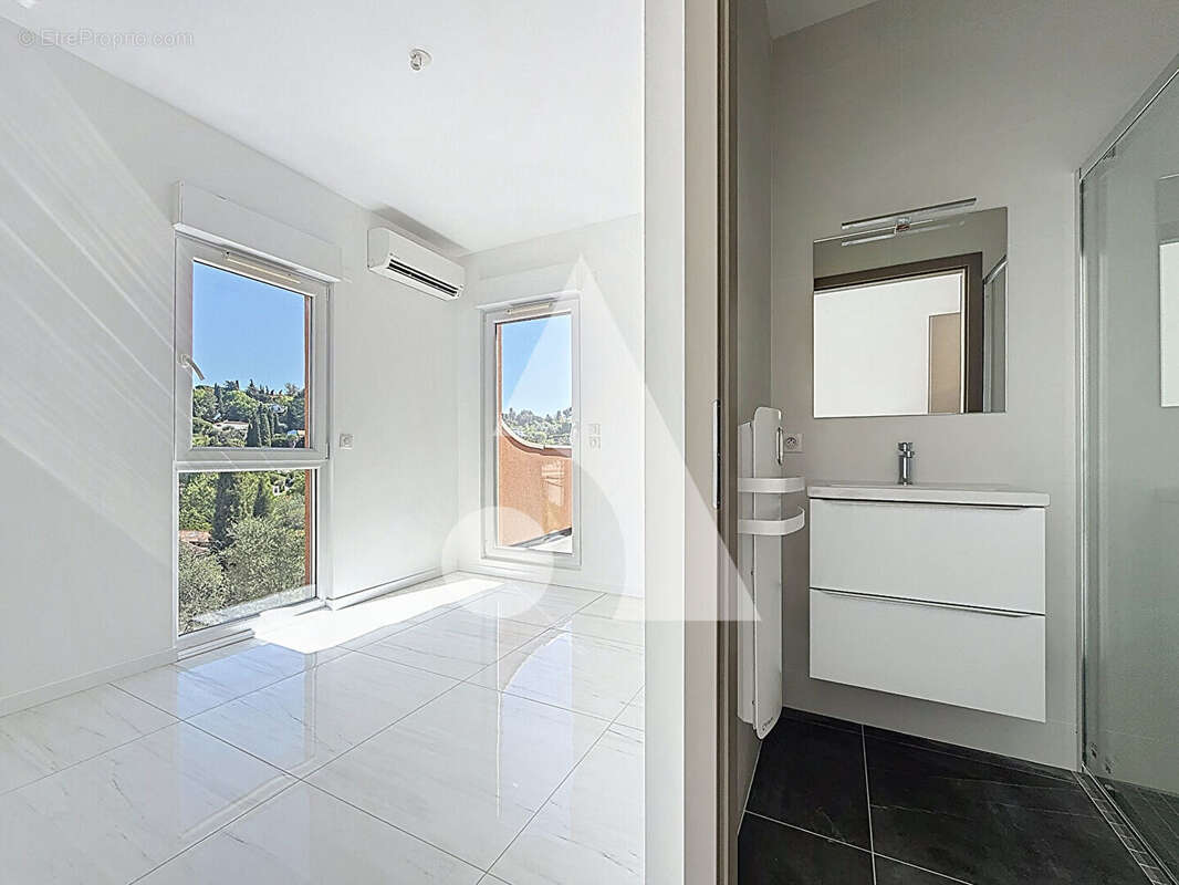 A vendre Villa Neuve à Mougins 5 pièces de 175 m² sur 1225 m² de terrain avec piscine - photo 14