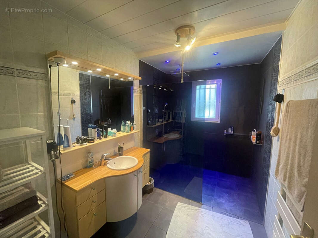 Maison à NOTRE-DAME-DE-SANILHAC