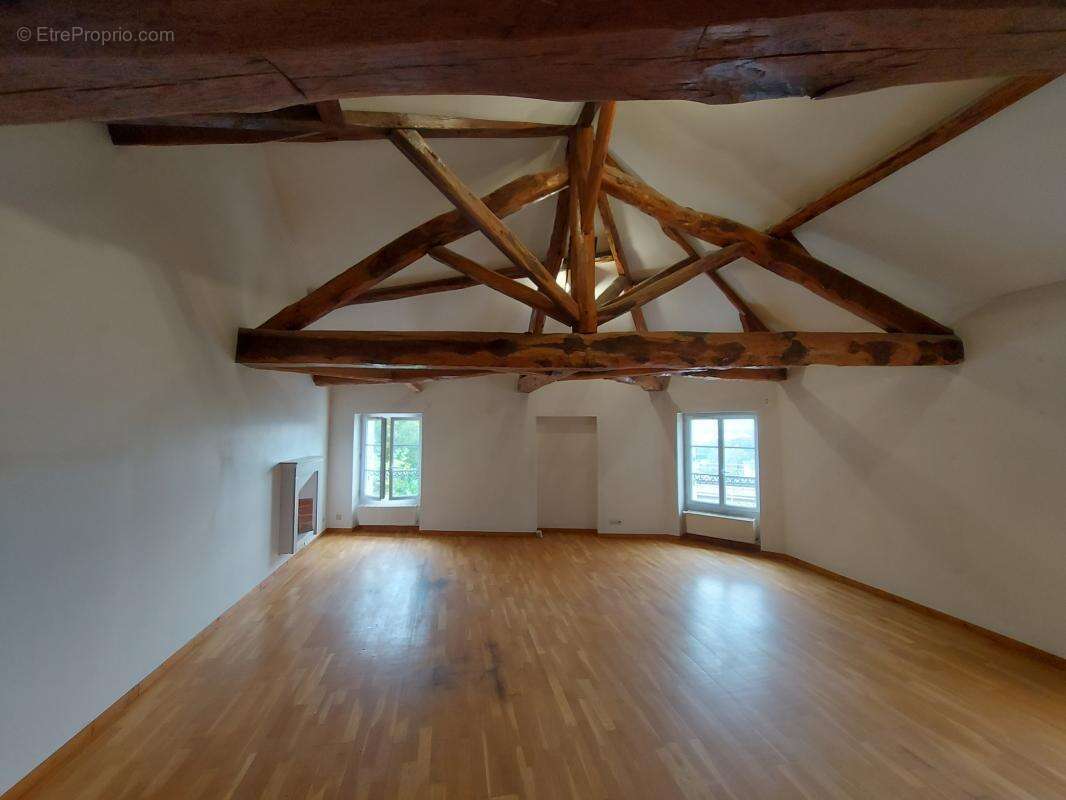 Appartement à JUZIERS