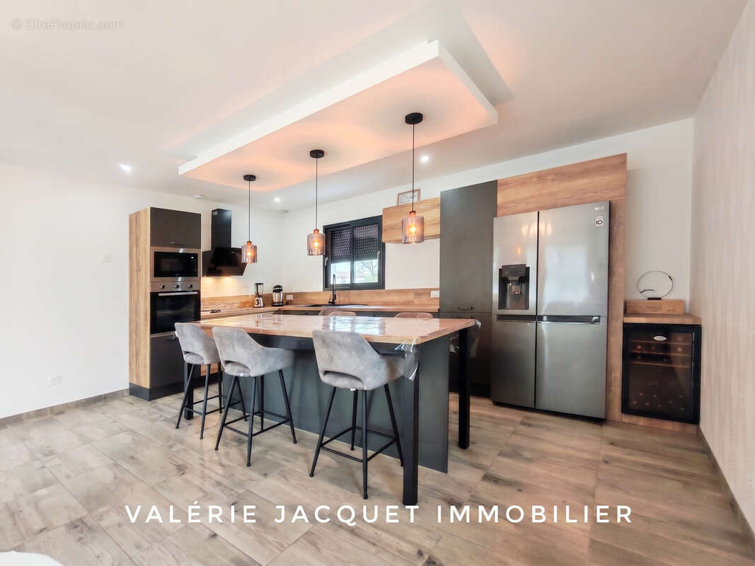Maison 85 m² à Saint-Pierre-Du-Palais  - photo 6