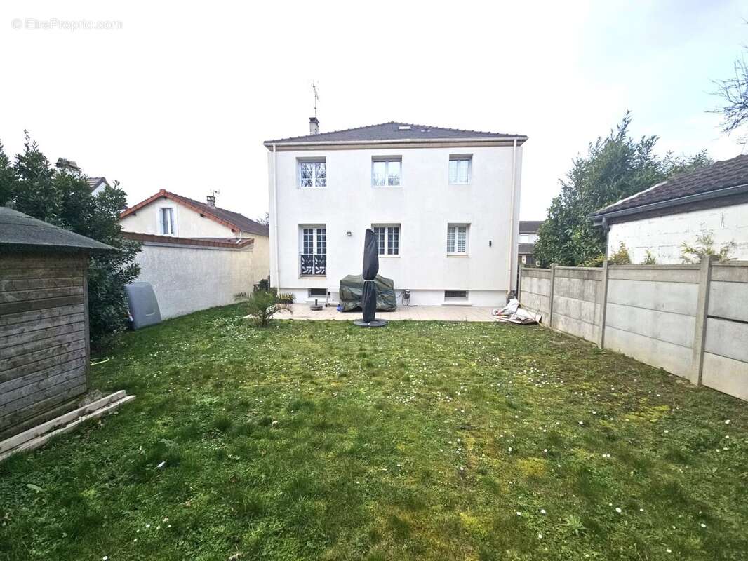 Maison à CHENNEVIERES-SUR-MARNE