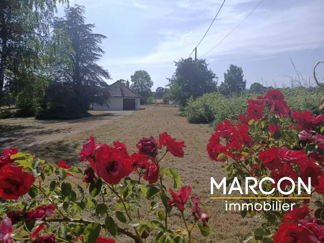 Maison à SAINT-MARC-A-FRONGIER