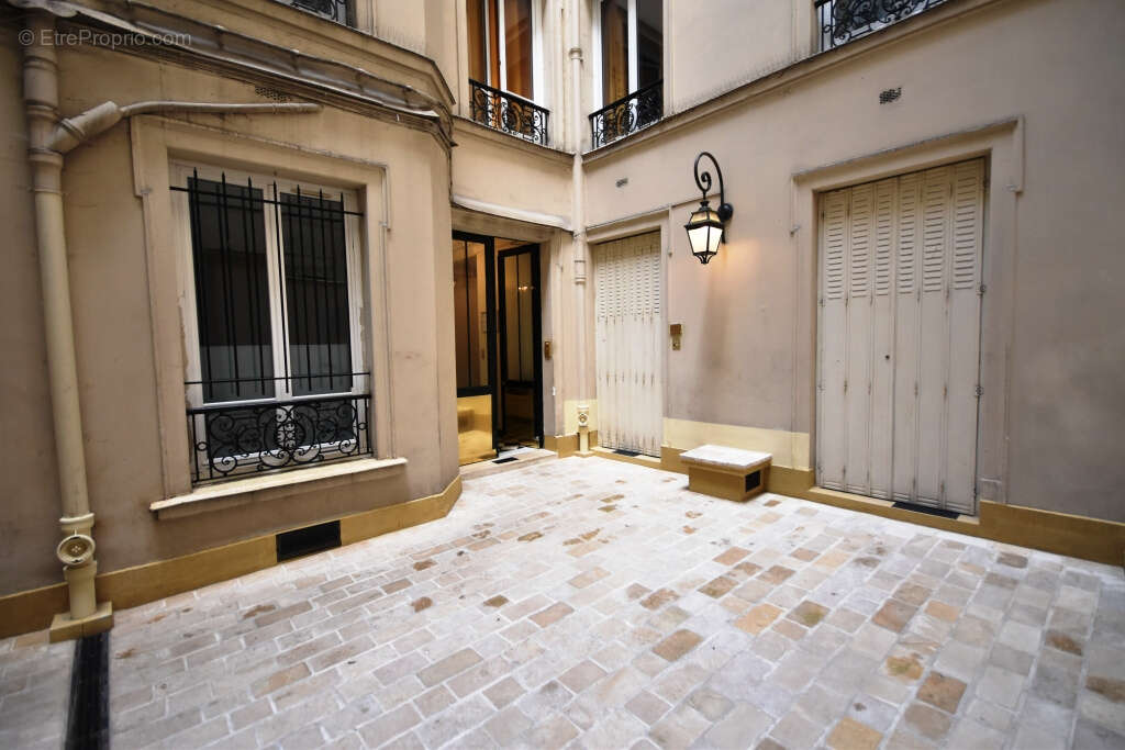 Appartement à PARIS-8E
