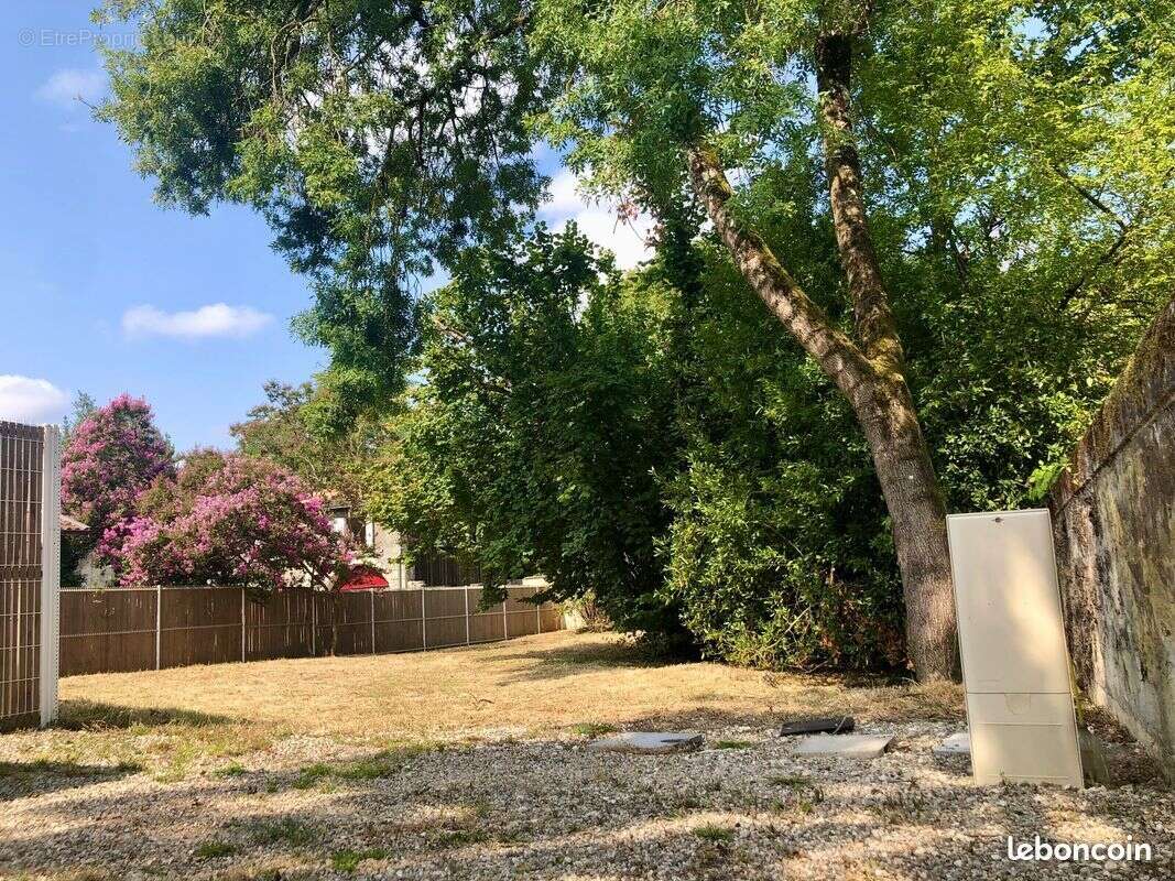 Terrain à BLANQUEFORT