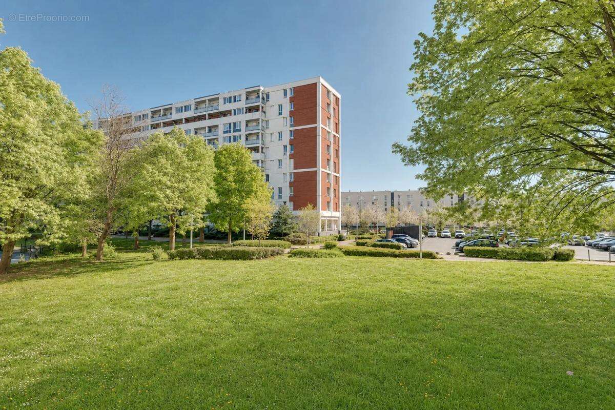 Appartement à VILLENEUVE-LA-GARENNE