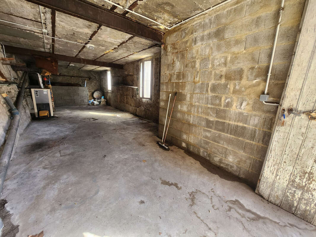 Maison à SAINT-LAURENT-DU-PAPE