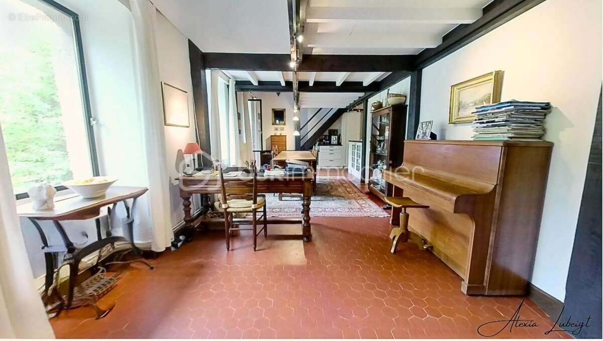 Maison à ENTRECASTEAUX