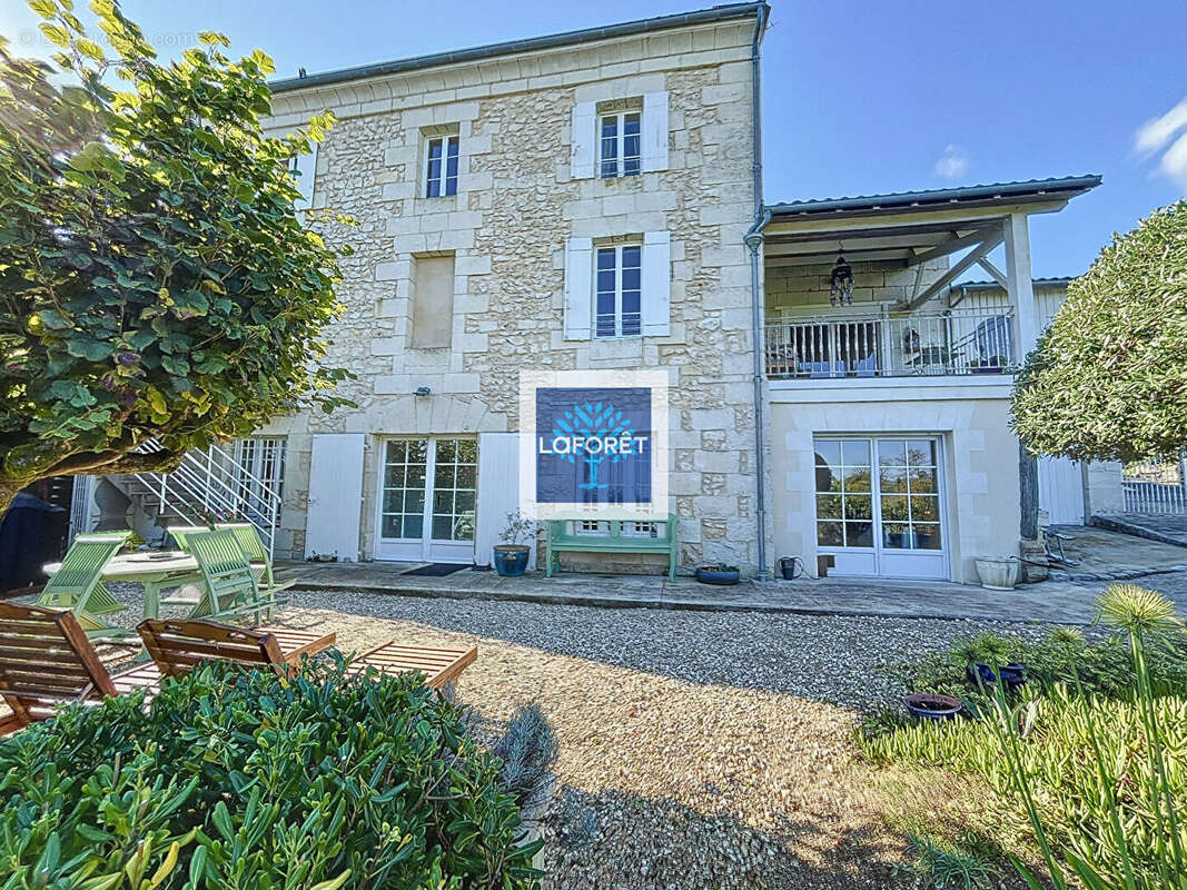 Maison à MONTLIEU-LA-GARDE