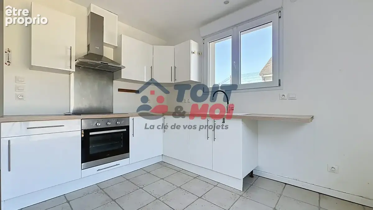 Maison de plain-pied   3 chambres   Terrain 617 m2   Garage - photo 2