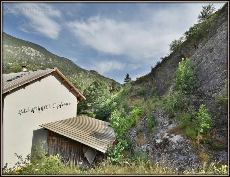 Bâtisse en pierre avec 97 m2 habitables et 600 m2 de potentiel, à LA ROCHE DE RAME (05) - photo 14
