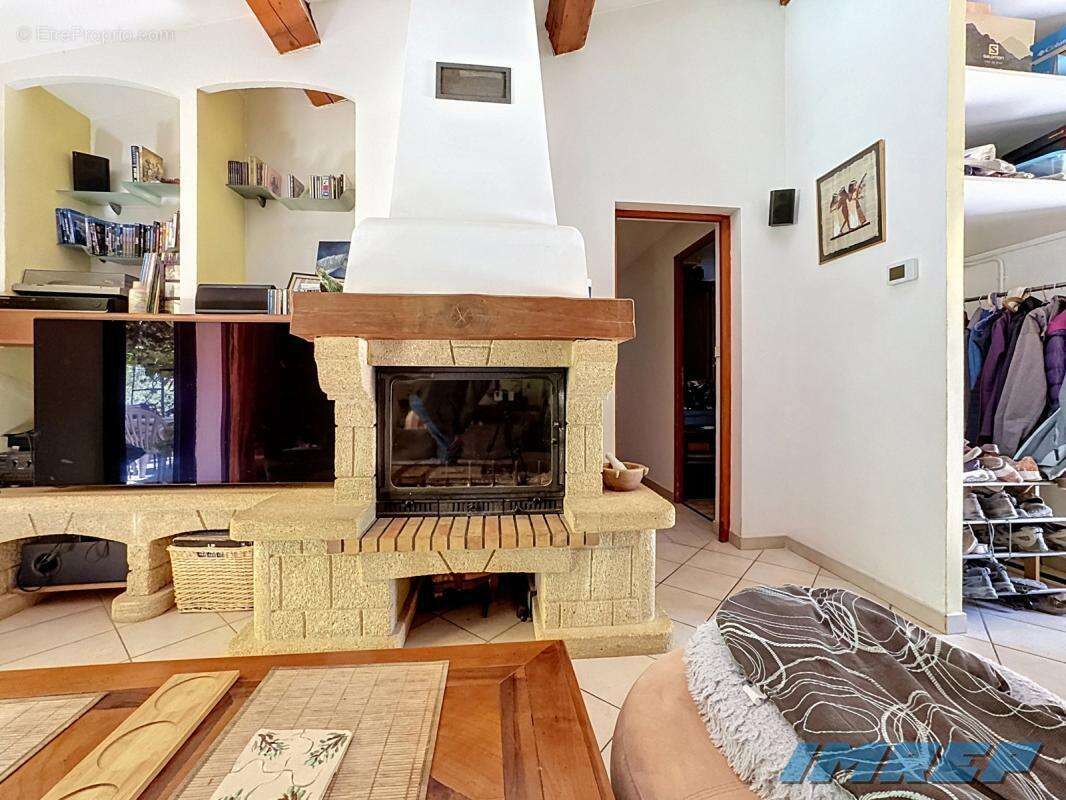 Maison 100 m² à Saint-Maximin-La-Sainte-Baume  - photo 3
