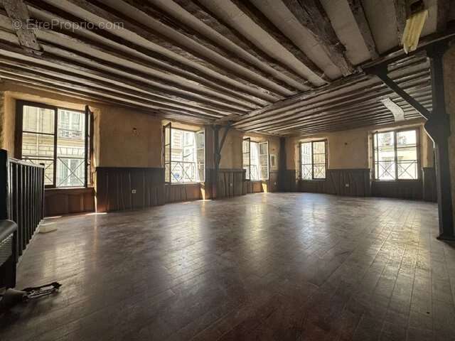 Appartement à PARIS-10E
