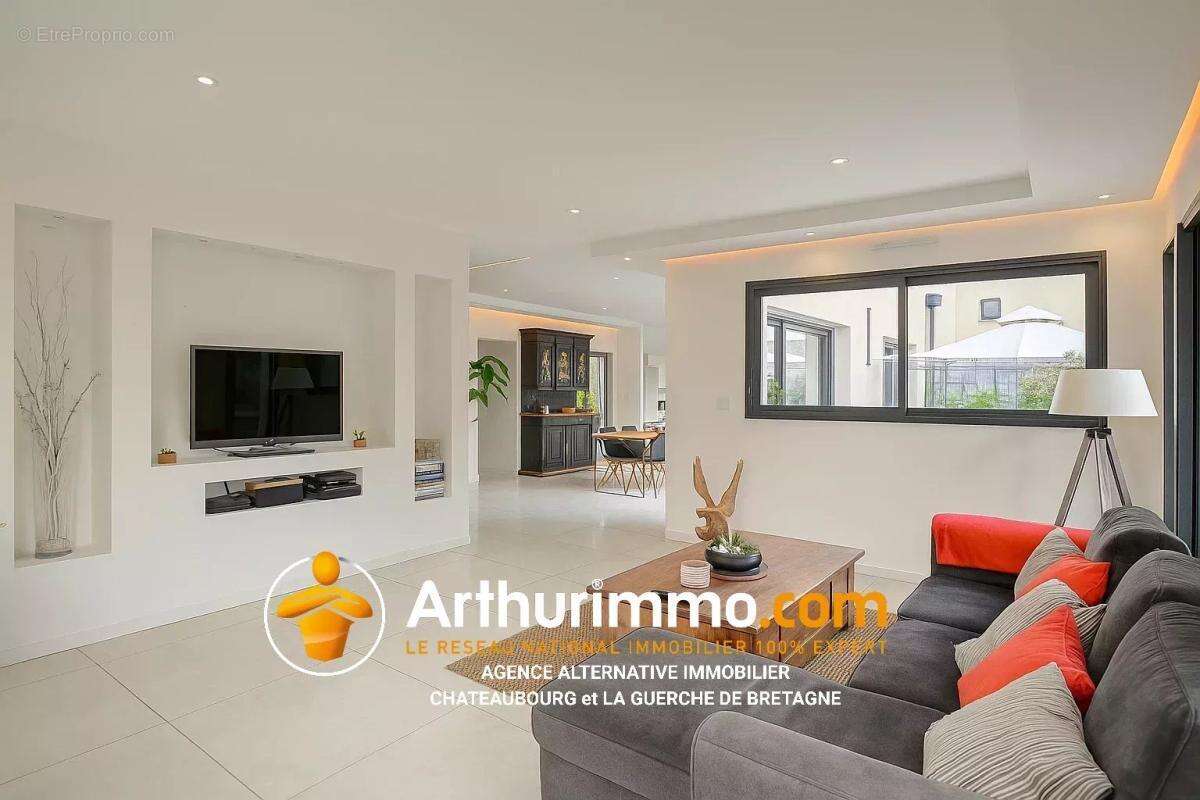 Maison à SAINT-ERBLON