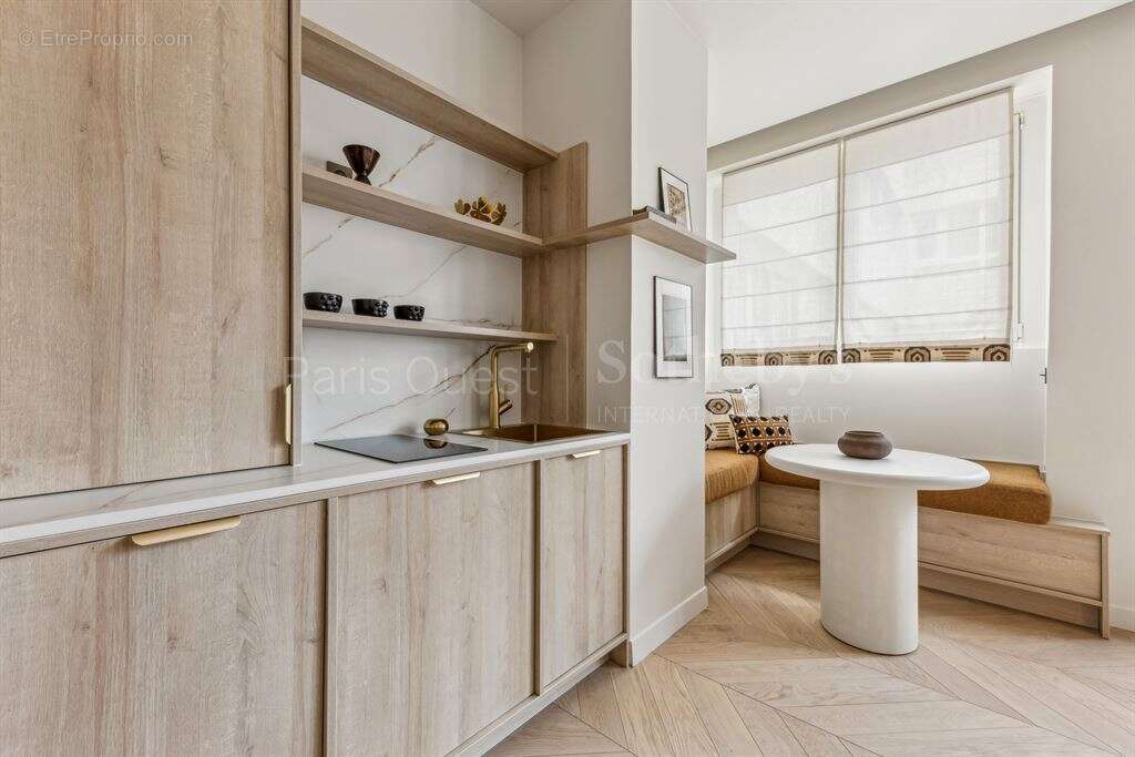 Appartement à PARIS-8E