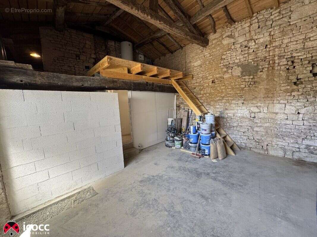 Maison 85 m² à Les Magnils-Reigniers  - photo 9