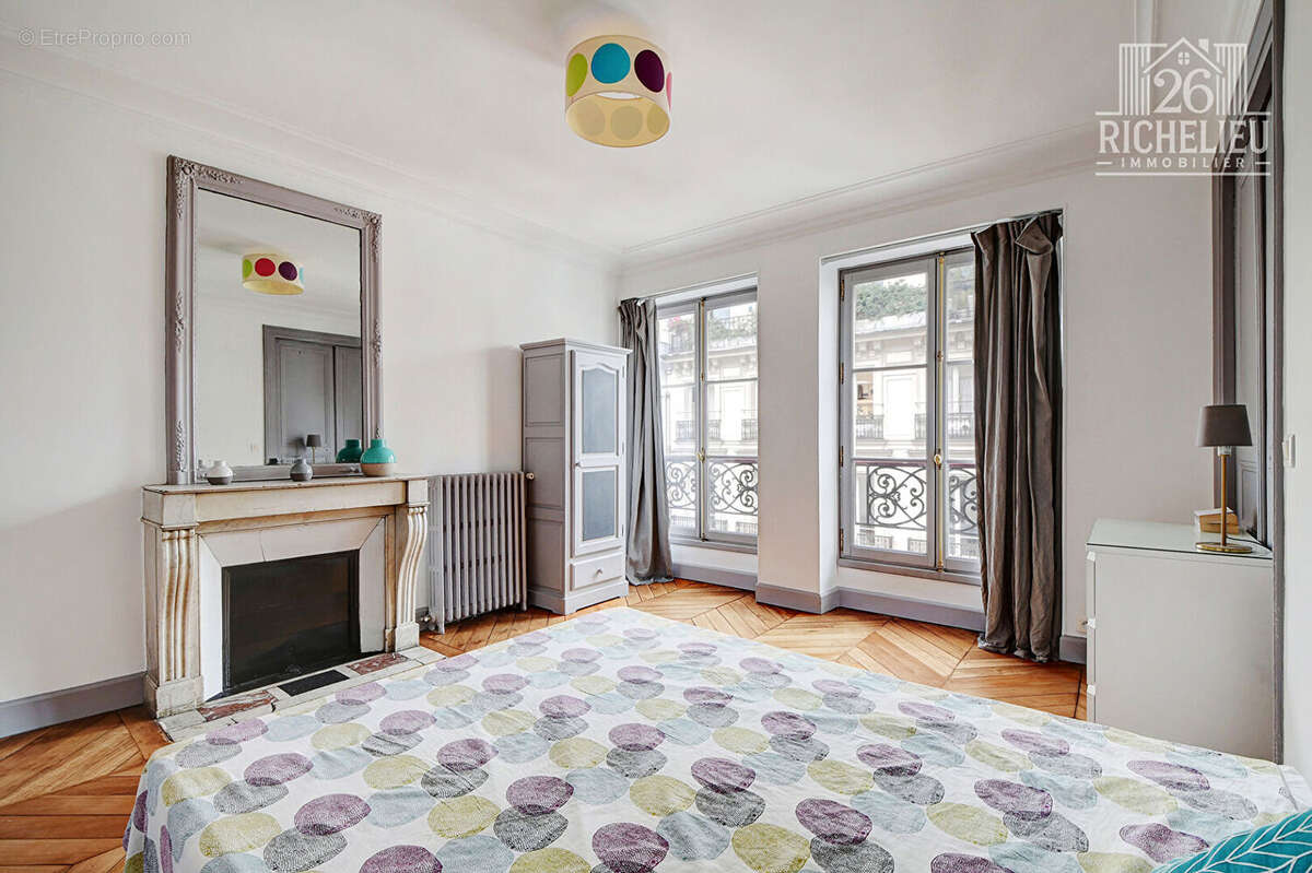 Appartement à PARIS-1E