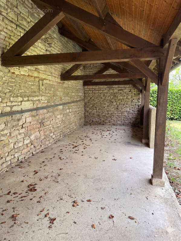 Maison à YROUERRE