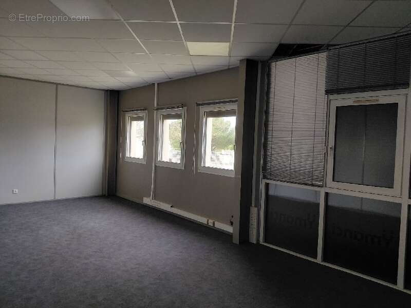 Commerce à GONDREVILLE