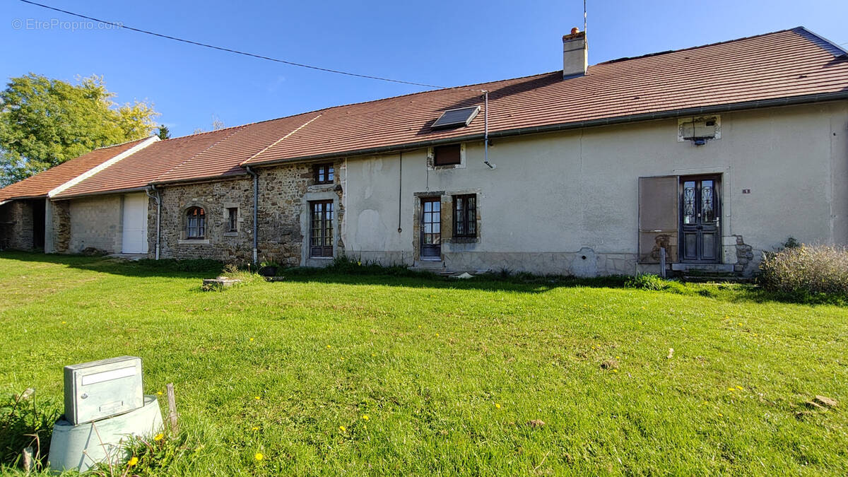 Maison à LONGECOURT-LES-CULETRE