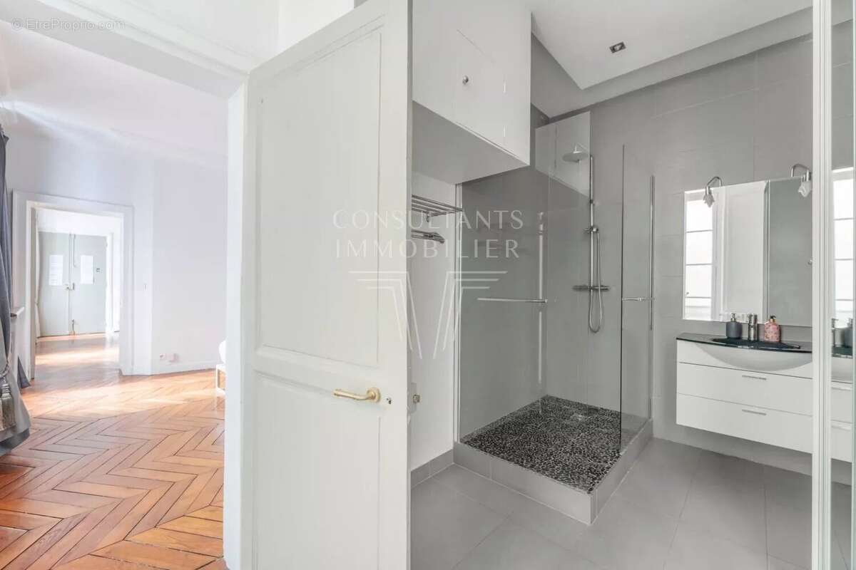 Appartement à PARIS-7E