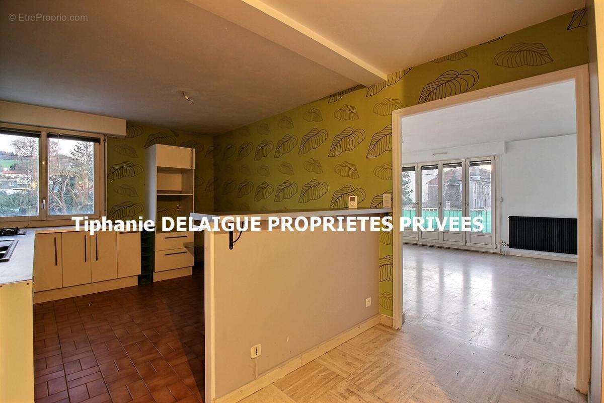 Appartement à LE CHAMBON-FEUGEROLLES