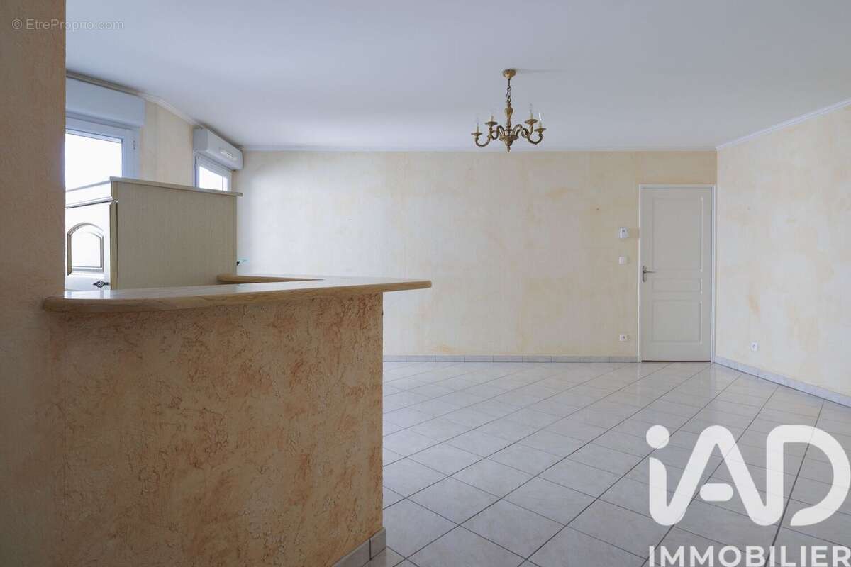 Photo 2 - Appartement à SAINT-GENIS-LES-OLLIERES
