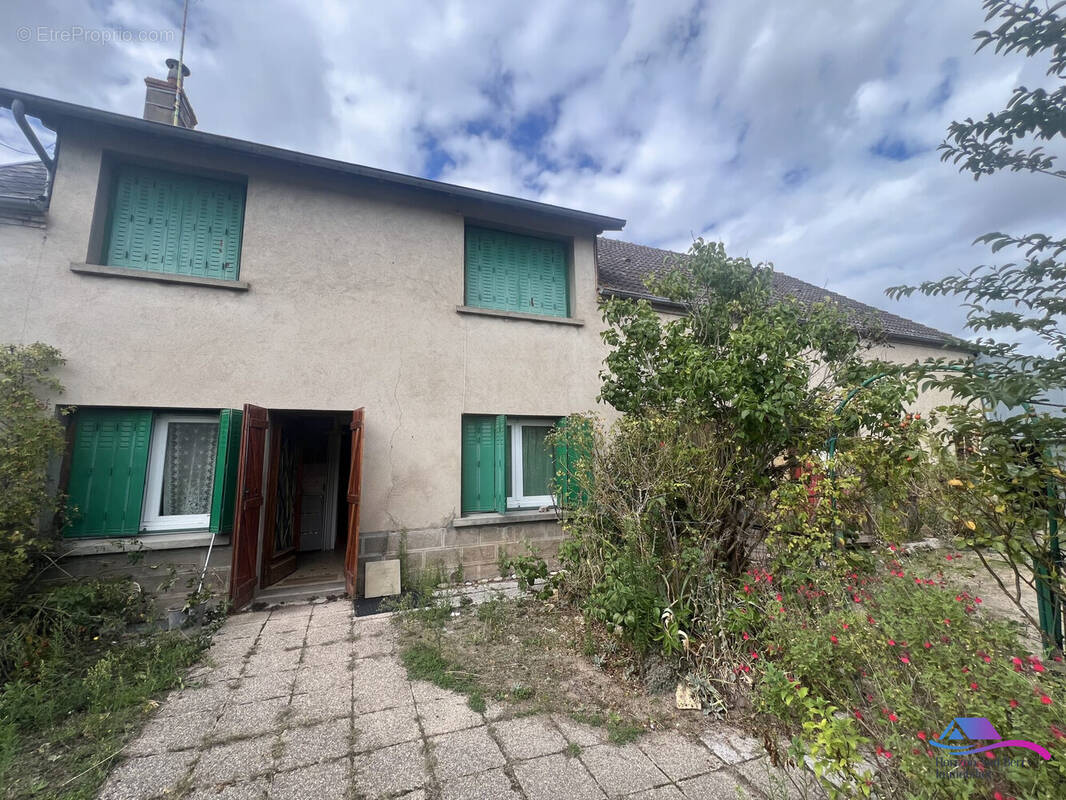 FACADE AVANT MAISON - Maison à CHATEAUMEILLANT