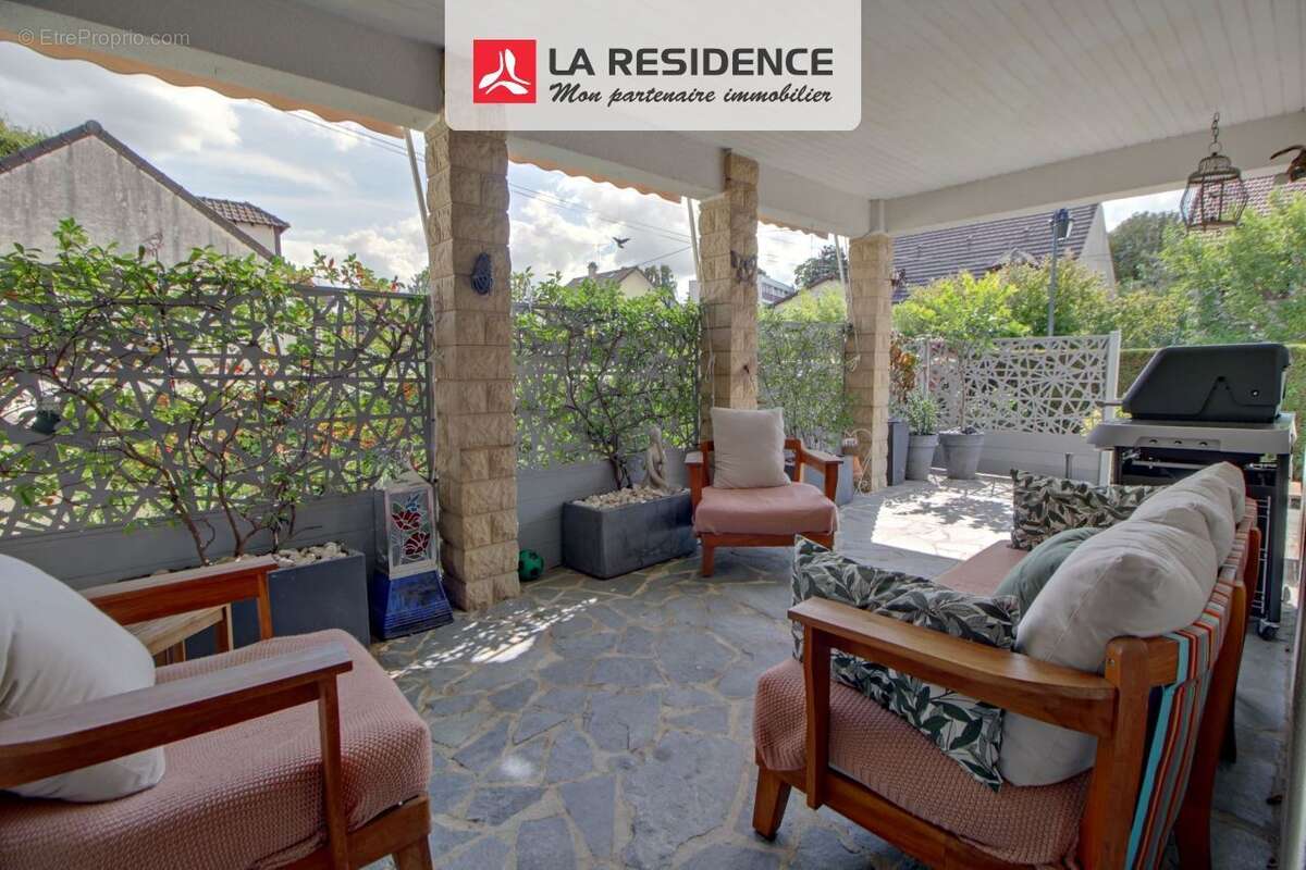 Maison à LES CLAYES-SOUS-BOIS