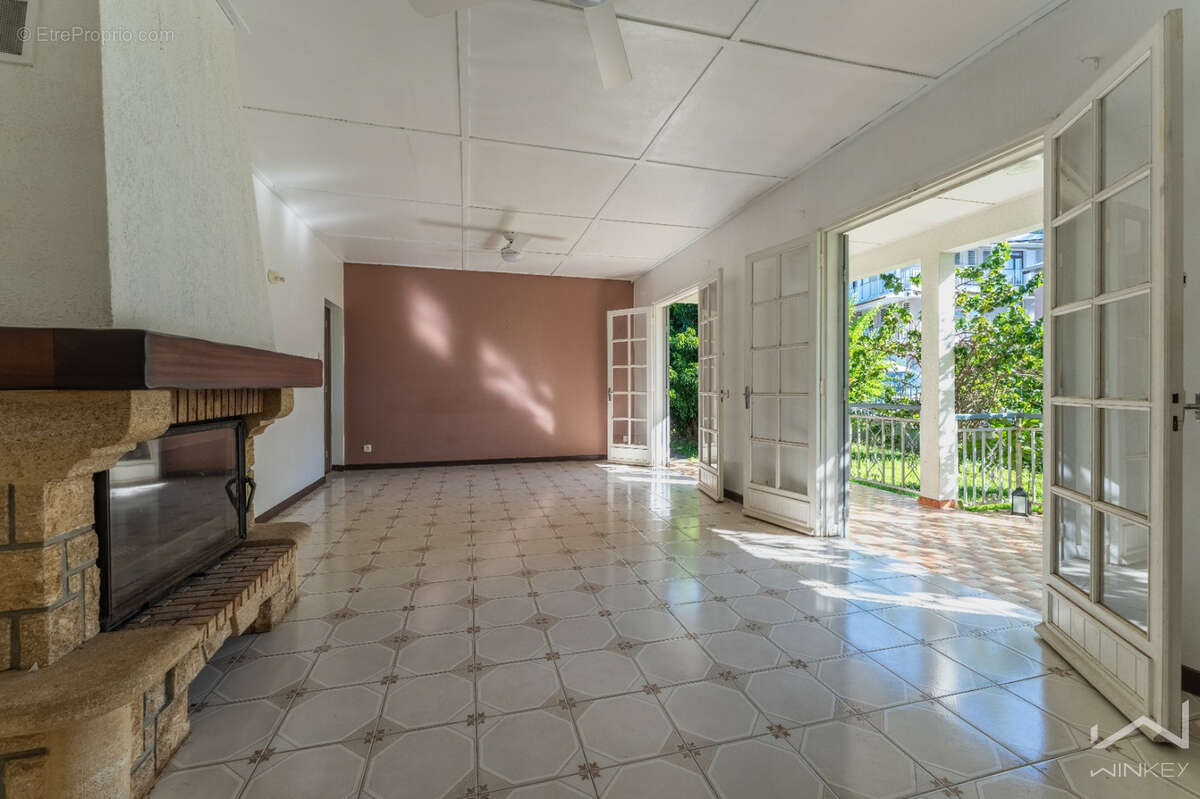 EXCLUSIVITÉ · Maison 230 m2 · 2 logements indépendants · Le Tampon 12ème Km · - photo 9
