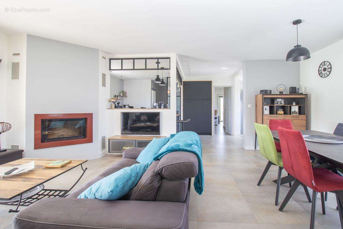 Maison à SAINT-SYLVAIN-D'ANJOU