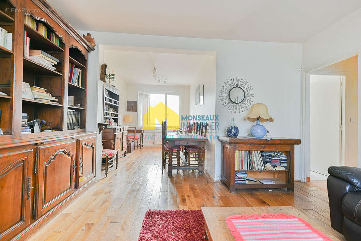 Appartement à SAINTE-GENEVIEVE-DES-BOIS